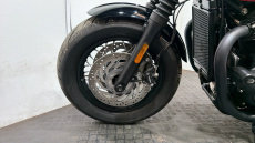 Triumph Bonneville Bobber Black